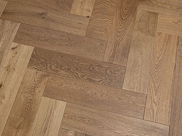 Smoked Stain Oak Herringbone Click 14mm