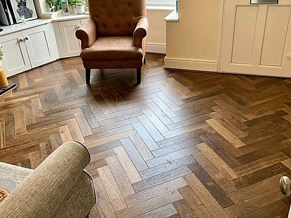 Double Smoked Lacquered Oak 14mm x 90mm Herringbone