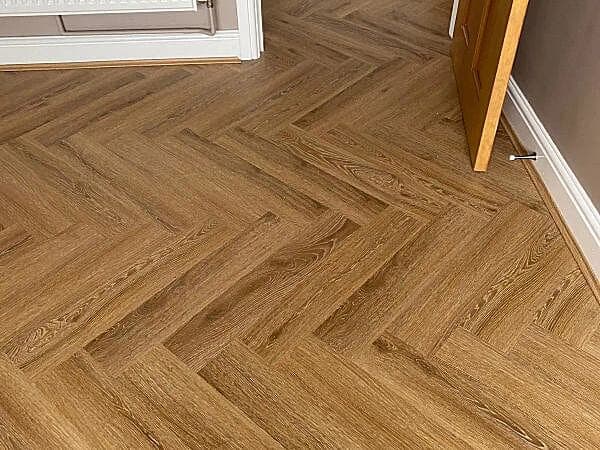 Honey Oak 5mm SPC Herringbone