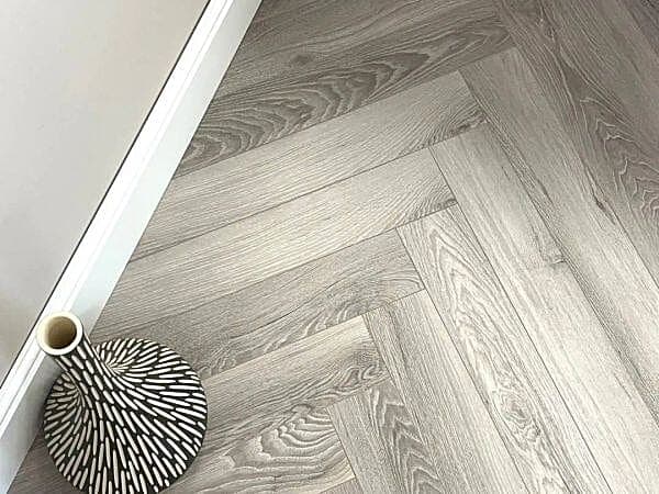 Light Washed Oak 12mm Herringbone