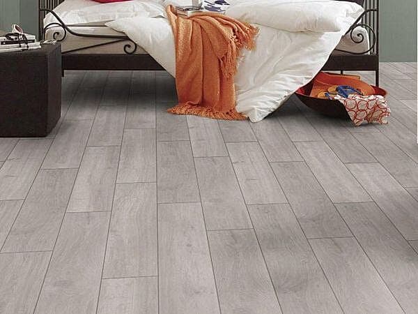 Whitewash Grey Oak 12mm Laminate Flooring