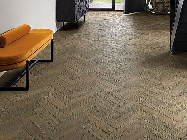 Distressed Brown Brushed & Oiled Oak 14mm x 90mm Herringbone