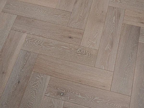 Brushed White Oak Herringbone Click 14mm
