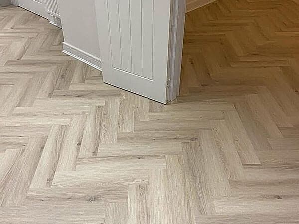 Sandy Limed Oak PREMIUM Herringbone 6.0 SPC Vinyl Click