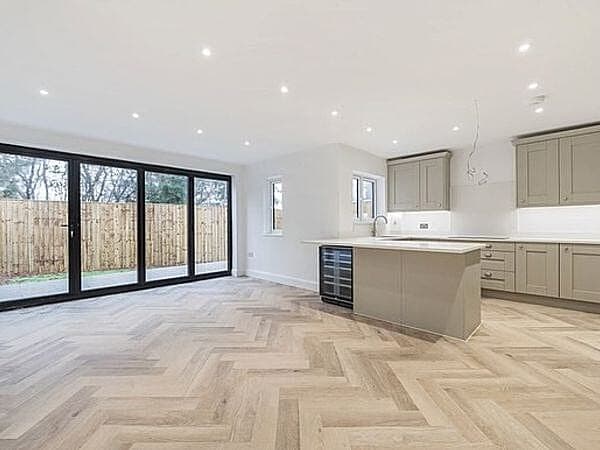 Natural Swiss Oak PREMIUM Herringbone 6.0 SPC Vinyl Click