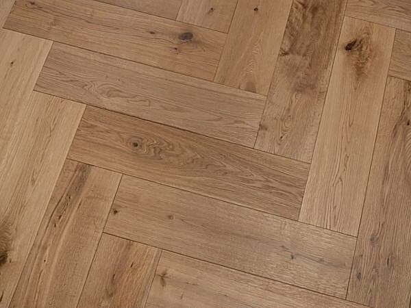 Natural Oak Herringbone Click 14mm Brushed Lacquered