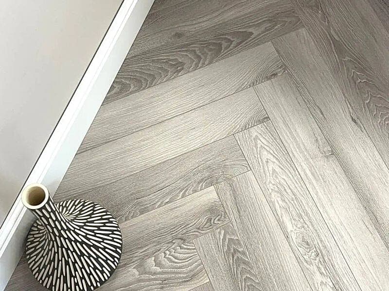 Light Washed Oak 12mm Herringbone