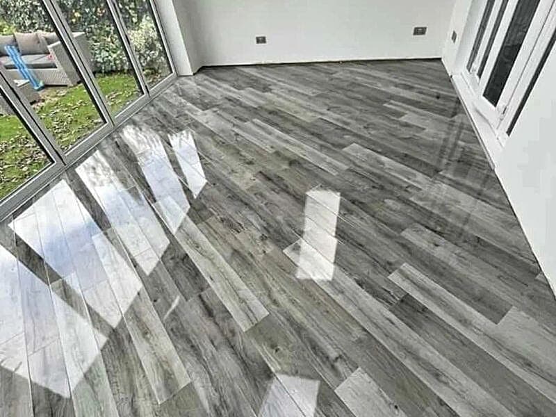 31m2 Bundle New York Grey Super High Gloss 8mm + FREE Underlay