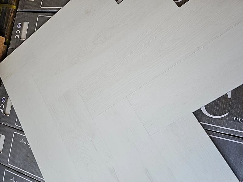Snow White Oak 6mm PREMIUM Herringbone SPC Click