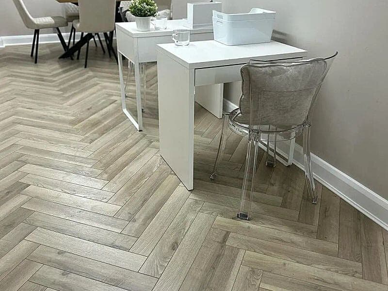 Greek Oak Herringbone 12mm Laminate
