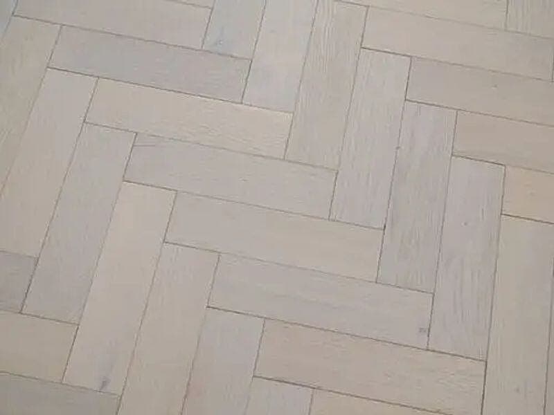White Brushed Oak Herringbone 18mm