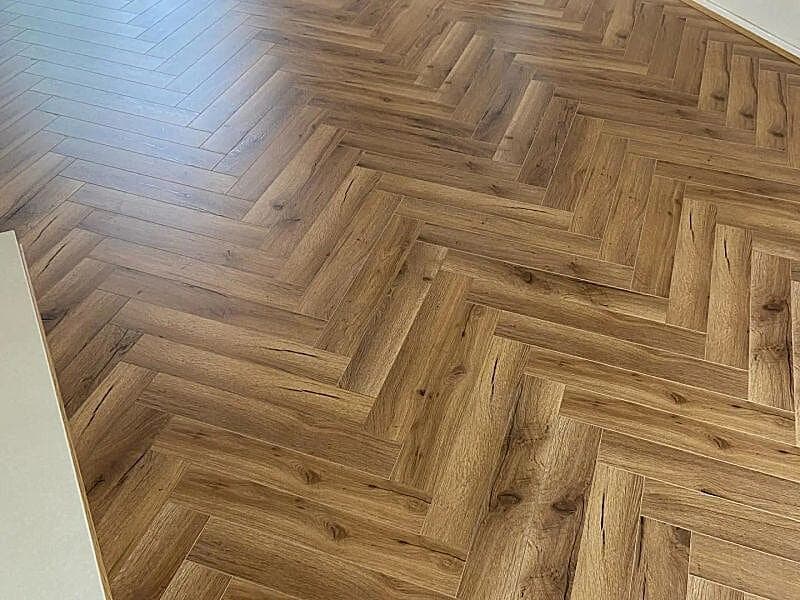 Crafted Oak Herringbone 12mm Laminate